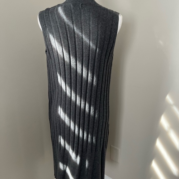 Reitmans sweater vest - Picture 2 of 6